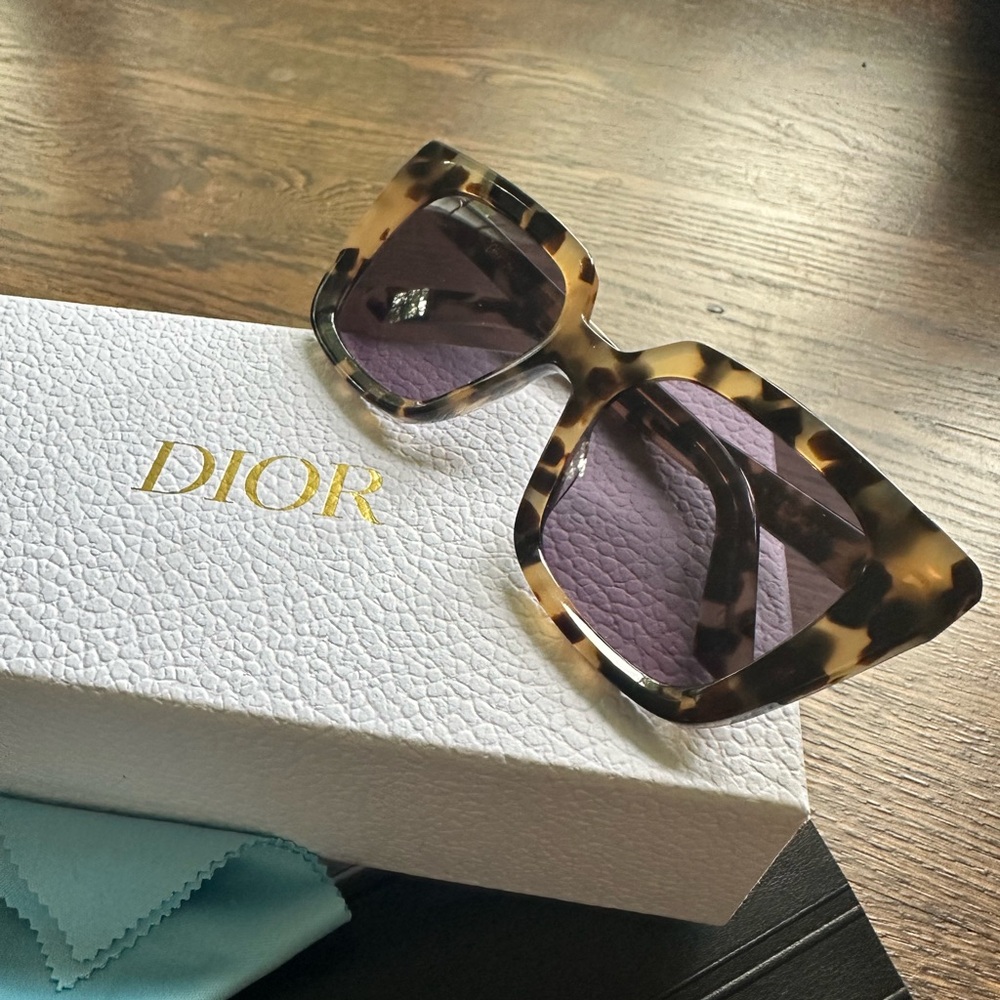 Dior Brown Square Sunglasses Bold Tortoiseshell Design - Picture 8 of 11